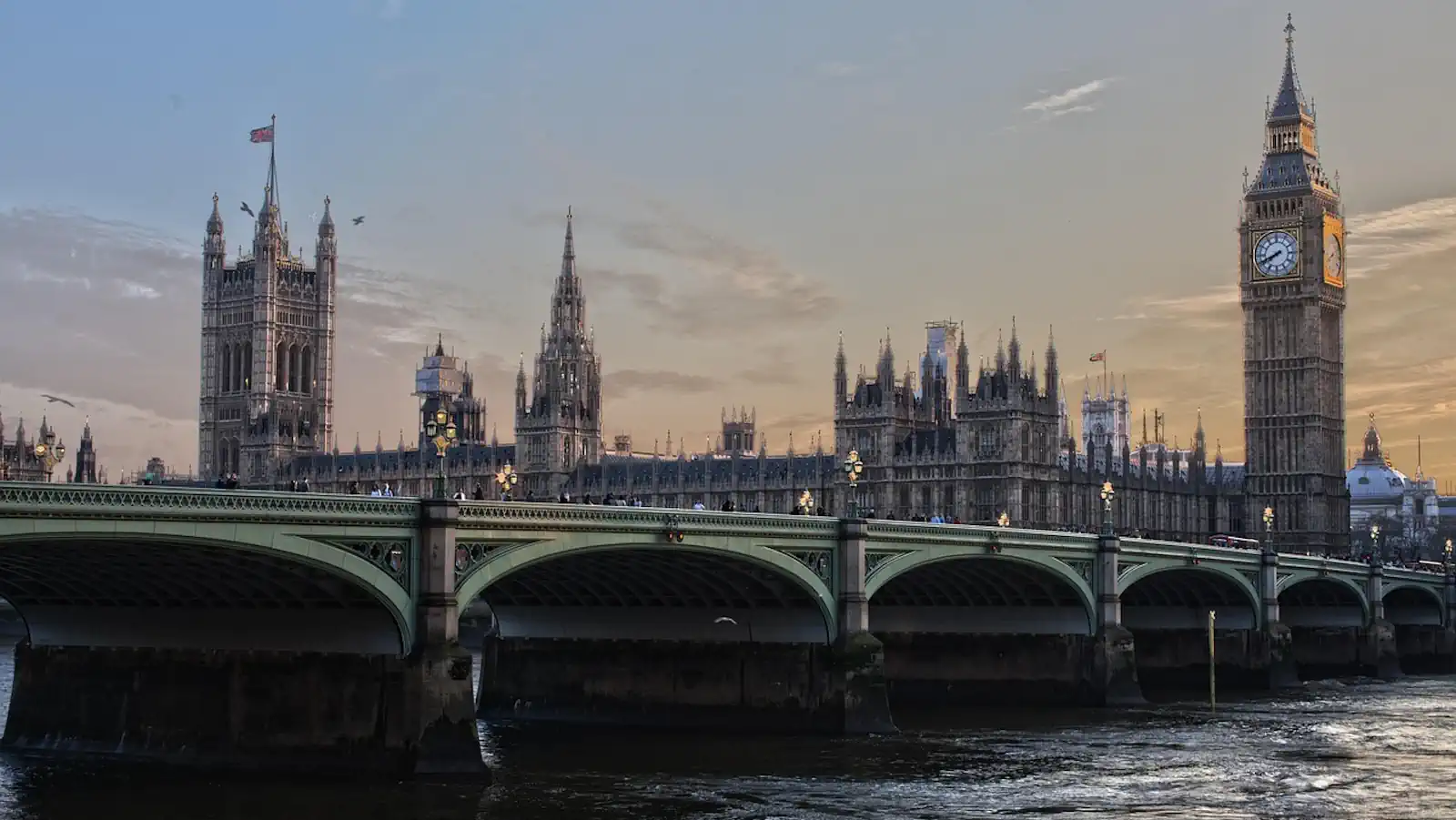 Labour’s Brexit Reset Meets EU Realities as Ex-Officials Warn: No ‘Tailor?Made’ Route Back
