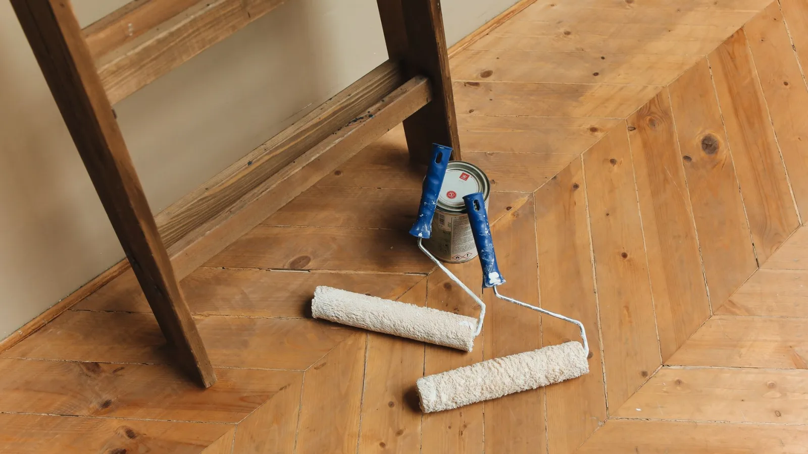 Paint sprayer, brush or roller? How to choose the right tool for every painting job