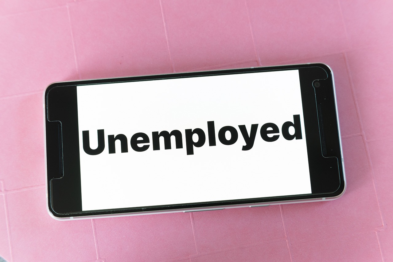 UK Jobless Rate Rises to 5% as Vacancies Fall to Five-Year Low, Signaling Cooler Hiring